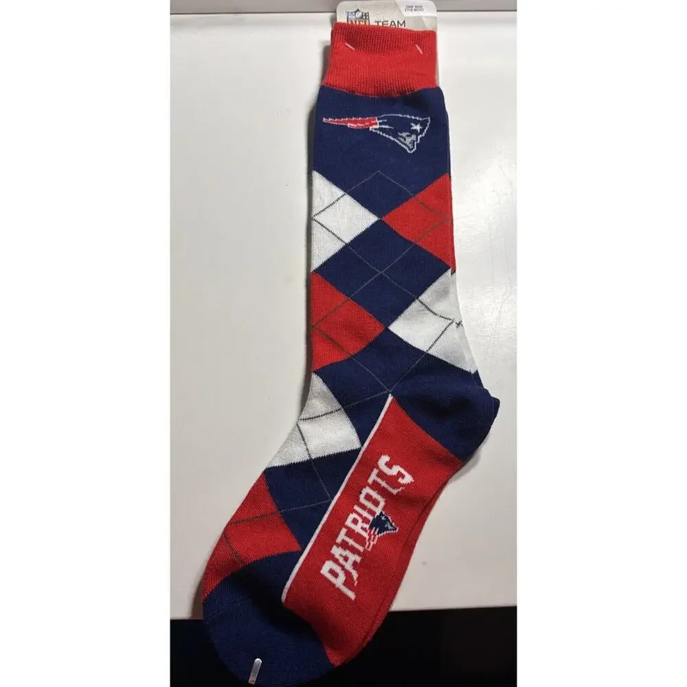 NEW ENGLAND PATRIOTS NFL TEAM APPAREL MEN'S SOCKS LARGE 10-13 ARGYLE ACRYLIC - Picture 1 of 3